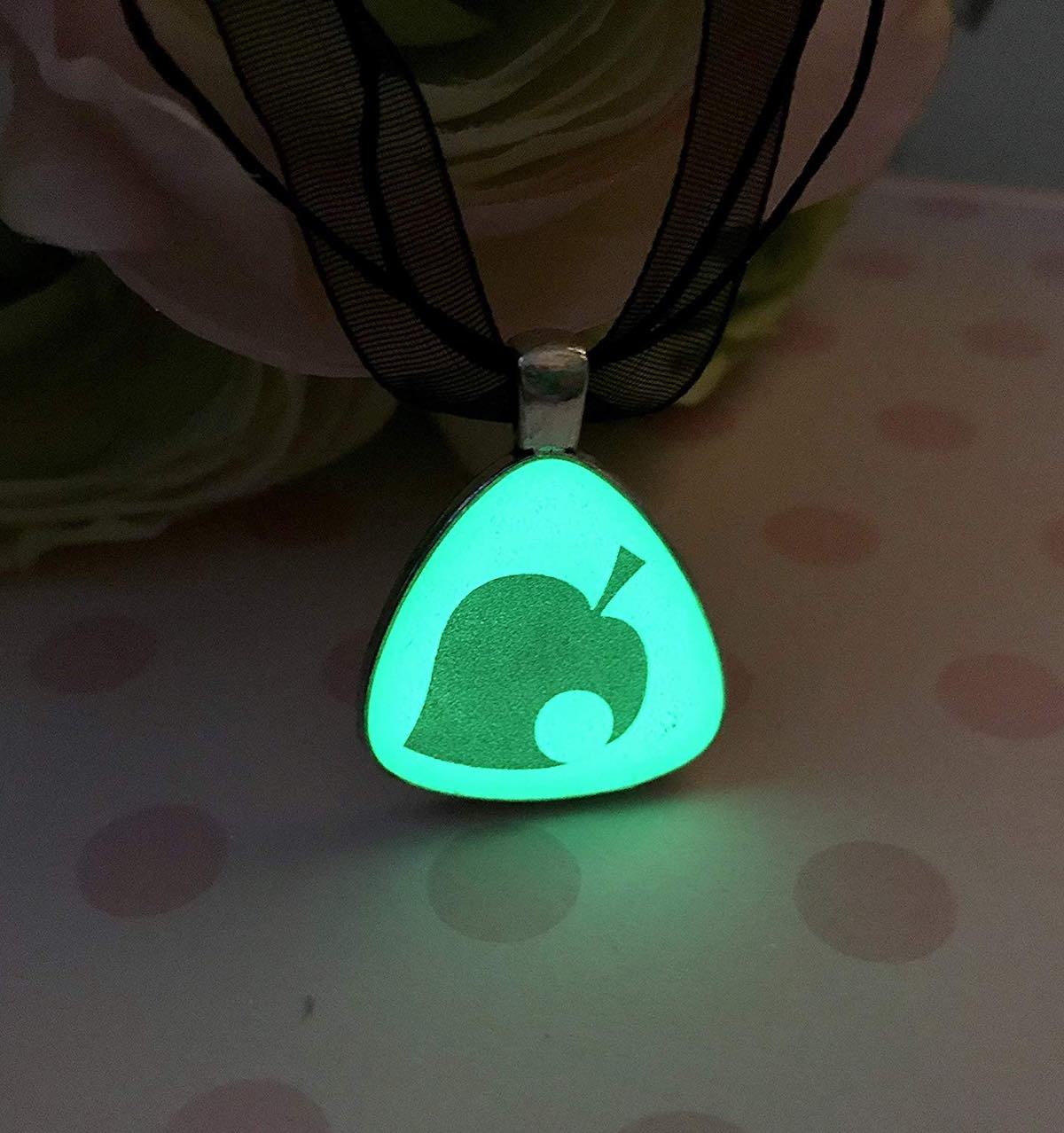 Animal Crossing jewlery leaf necklace